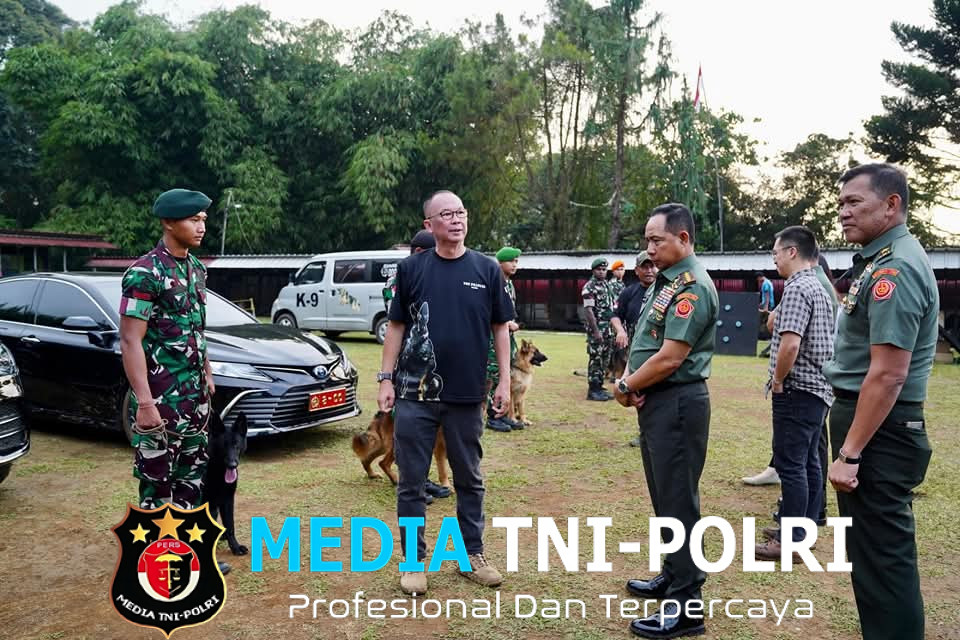 Tingkatkan Kemampuan K9 TNI, Panglima TNI Tinjau Pelatihan Anjing Pelacak di Bogor