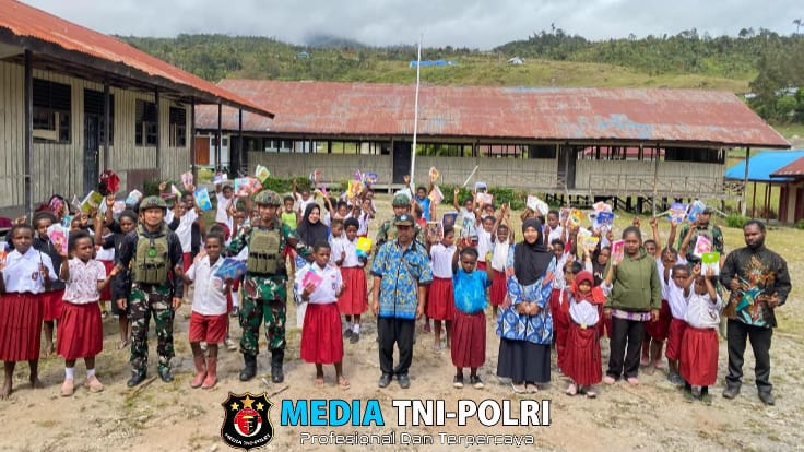 Hari Anak Sedunia TNI Wujudkan Mimpi Anak Melalui Donasi Sarana Pendidikan