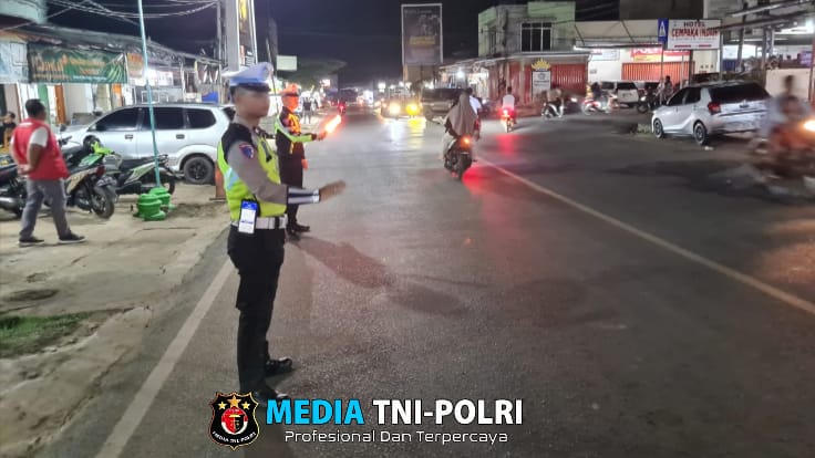 Arus Lalu Lintas Ramai di Lebaran Hari ke-3 Polres Lampung Timur, Personil Pos PAM dan Pos Yan Jaga Keselamatan dan Ketertiban