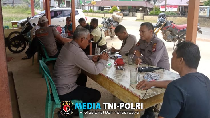 Dekat dengan Warga, Kanit Binmas Polsek Sengah Temila Berikan Himbauan Keamanan