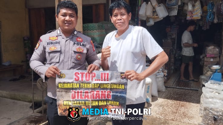Cegah Kebakaran Hutan dan Lahan Samapta Polsek Menyuke Memberikan Imbauan Kepada Warga