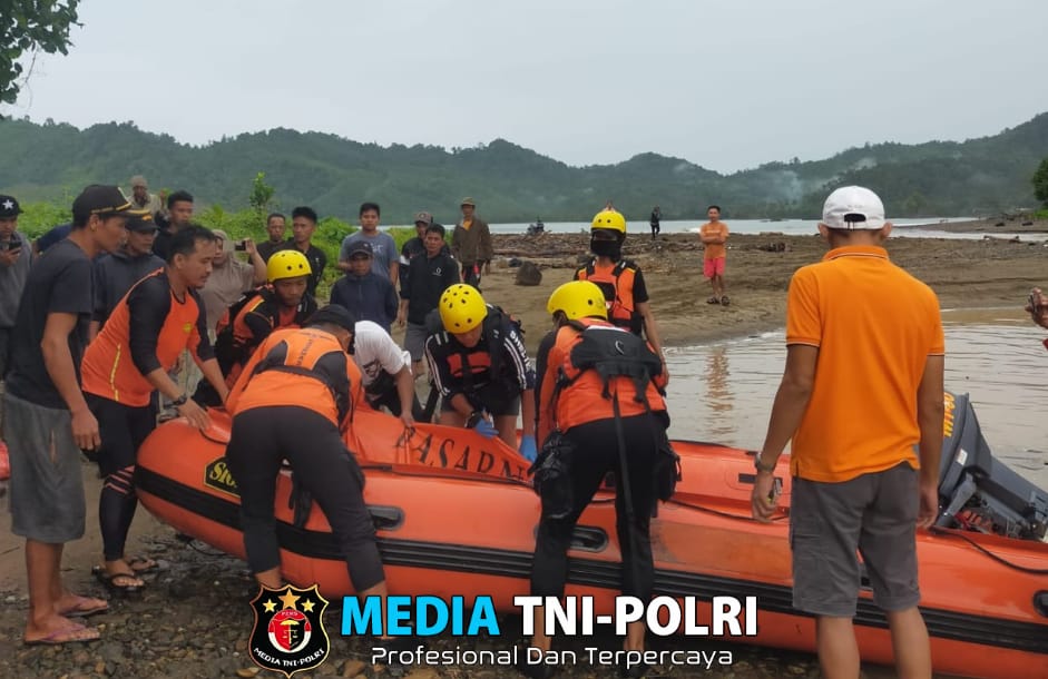 Sat Polairud Polres Tanggamus dan Polsek Limau Identifikasi Korban Tenggelam