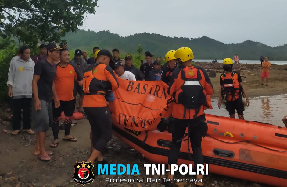 Polda Lampung Imbau Wisatawan Waspada Ombak Pantai, Satu Warga Pesawaran Tewas Terseret Arus
