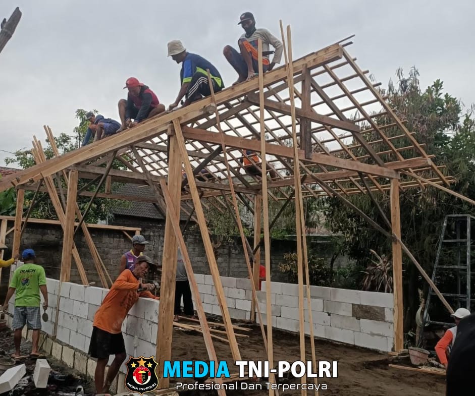 Polsek Bagor Bangun Kembali Rumah Korban Kebakaran di Banaranwetan