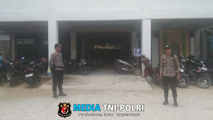 Polsek Ngabang Lakukan Pengamanan Shalat Jumat Untuk Memastikan Situasi Kondusif