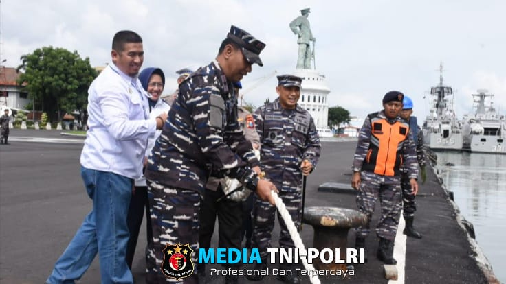 Arus Balik Lebaran 1446 H/2025 M, Ratusan Pemudik Gratis TNI AL dengan Kapal Perang Diberangkatkan Dari Surabaya