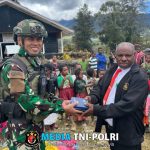Suara Firman di Tanah Papua TNI Menebarkan Kasih Lewat Alkitab