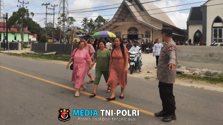 Polsek Mandor Amankan Ibadah Misa Minggu di Gereja Katholik St. Paulus dari Salib Mandor