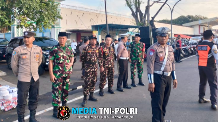 Babinsa Pantau dan Amankan Kegiatan Houl Mbah Slagah dan Khotmul Al-Qur’an di Kelurahan Pekuncen