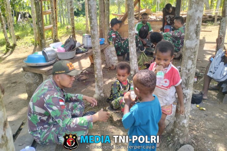 Bantu Kesulitan Masyarakat Perbatasan Papua, Satgas Yonif 131/BRS Gelar Pelayanan Kesehatan di Kampung Wamena