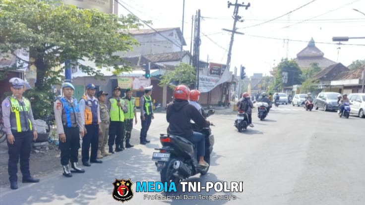 Pastikan Arus Balik Lebaran Lancar, Polres Bojonegoro Tingkatkan Pengawasan di Jalur Perbatasan