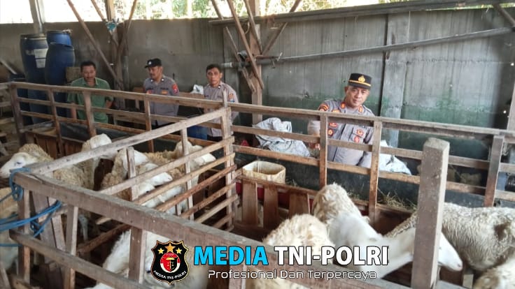 Dorong Ketahanan Pangan, Polsek Berbek Pantau Perkembangan Ternak Warga Sonopatik