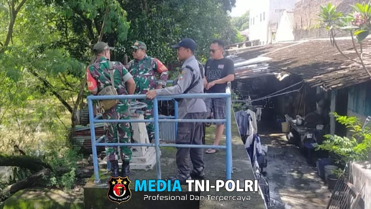 Babinsa Joyotakan Melaksanakan Patroli di Wilayah Binaan
