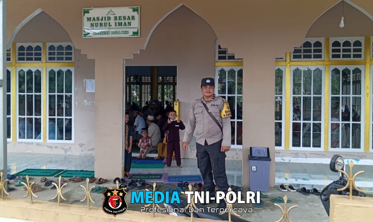 Ciptakan Rasa Aman Anggota Polsek Kuala Behe Laksanakan Pengamanan Sholat Jumat