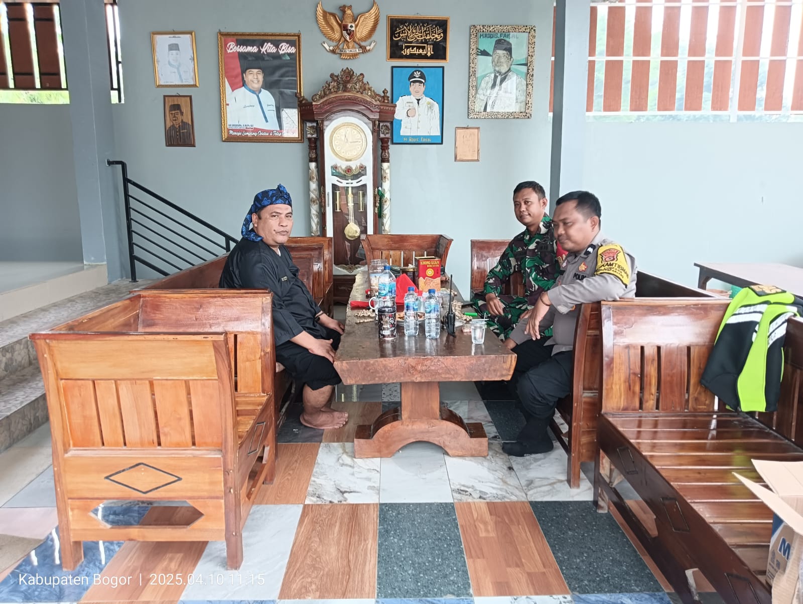 Sinergitas TNI Polri Polsek Parungpanjang Desa Lumpang Patroli Sambang Ajak Jaga Kondusifitas Cegah Gangguan Kriminalitas