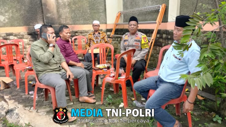 Aipda Hartopo Selaku Anggota Bhabinkamtibmas Hadiri Acara Resepsi Pernikahan Warga Ciantra