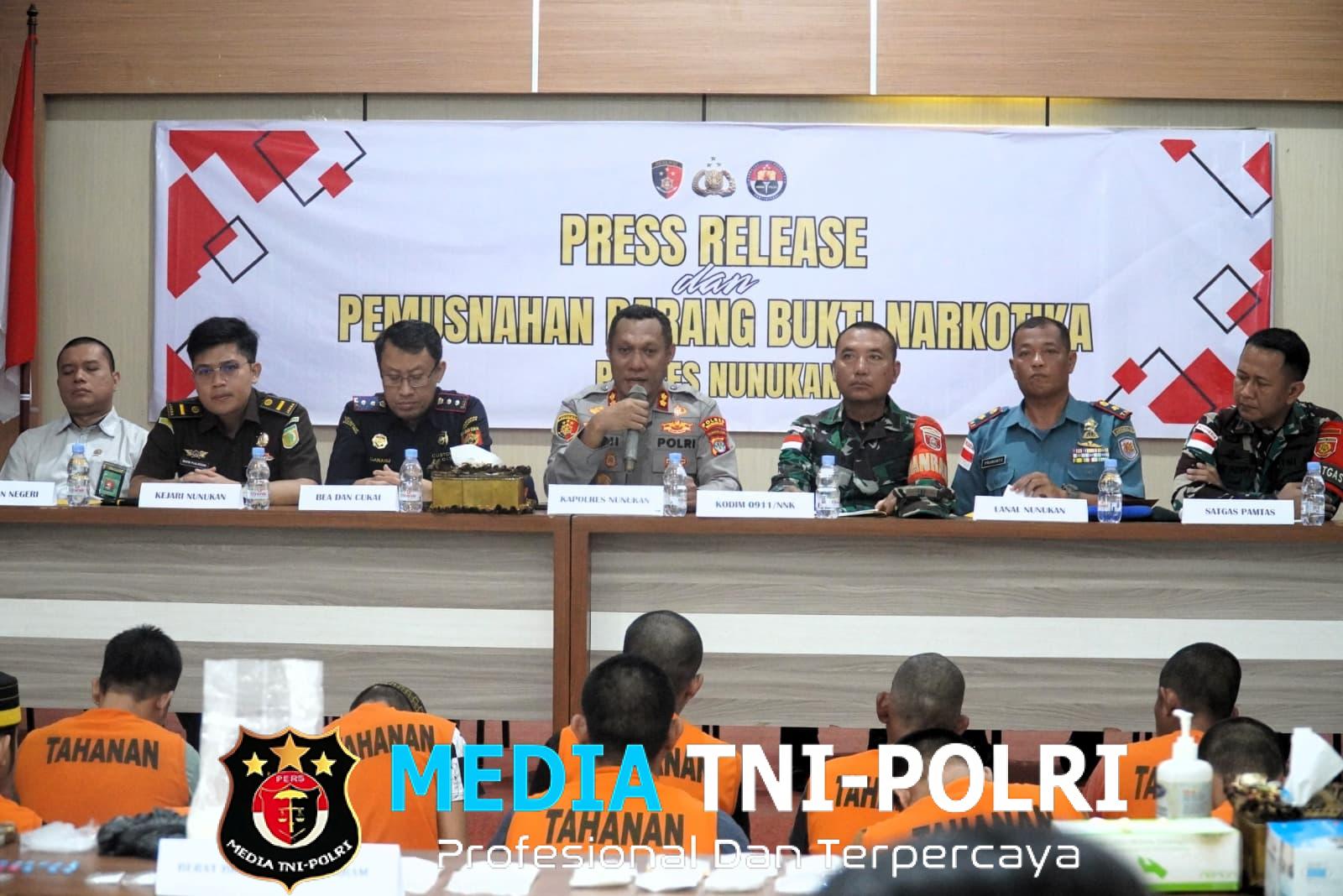 Sinergi TNI-Polri di Perbatasan, Dansatgas Pamtas Yonarmed 11 Kostrad Hadiri Pemusnahan Barang Bukti Narkoba