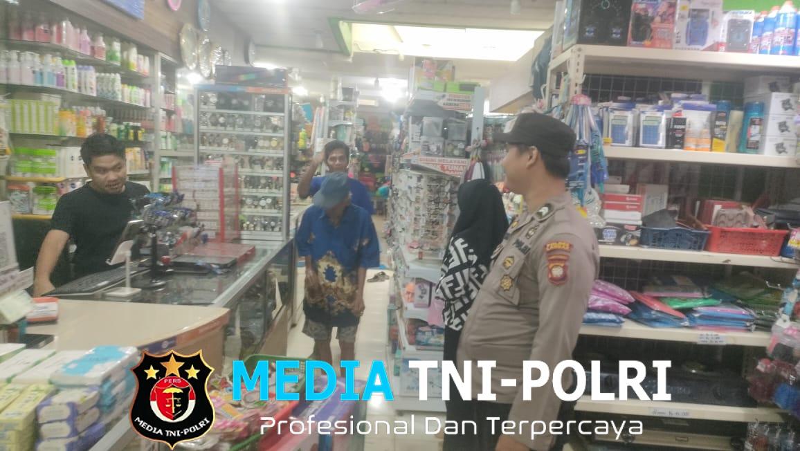 Patroli Siang Polsek Air Besar Sambangi Warga Imbau Agar Waspada Kriminalitas