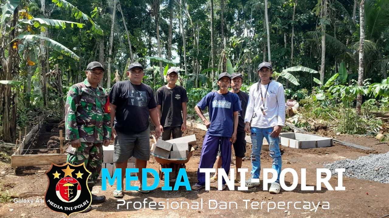 Gotong Royong TNI dan Masyarakat Bangun Harapan Lewat Bedah Rumah