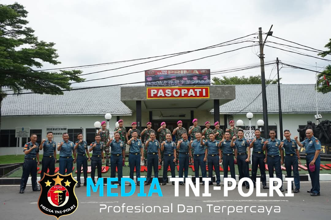 Danyonif 2 Marinir Sematkan Pangkat Baru Kepada 30 Prajuritnya