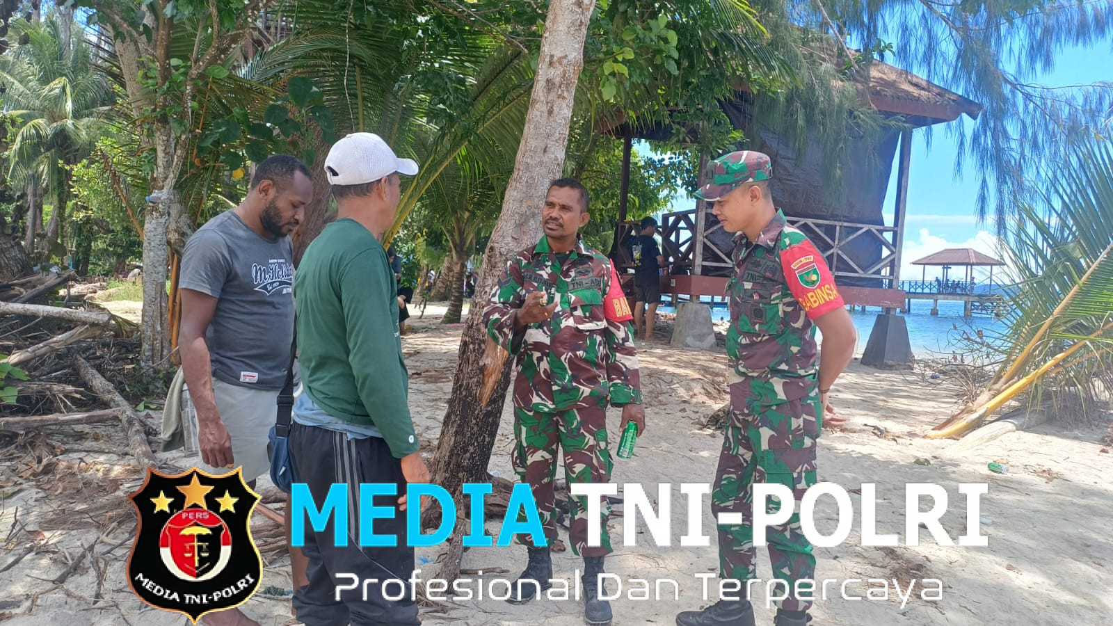 Babinsa koramil 1705-03/Kwatisore Melaksanakan Komunikasi Sosial dengan Penjaga Lantai Sowa di Wilayah Binaan