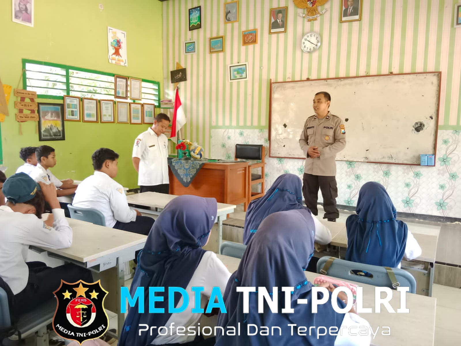 Kanit Binmas Polsek Kanor Laksanakan Bimbingan dan Penyuluhan Kepada Siswa – Siswi SMPN 1 Kanor