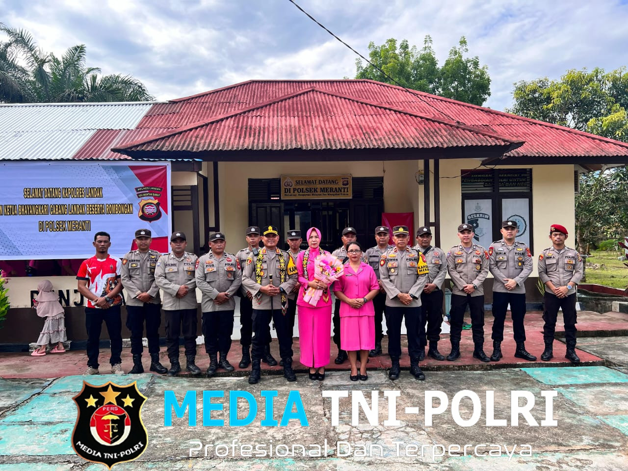 Kunjungan Kerja Kapolres Landak dan Ibu Bhayangkari Cabang ke Polsek Meranti