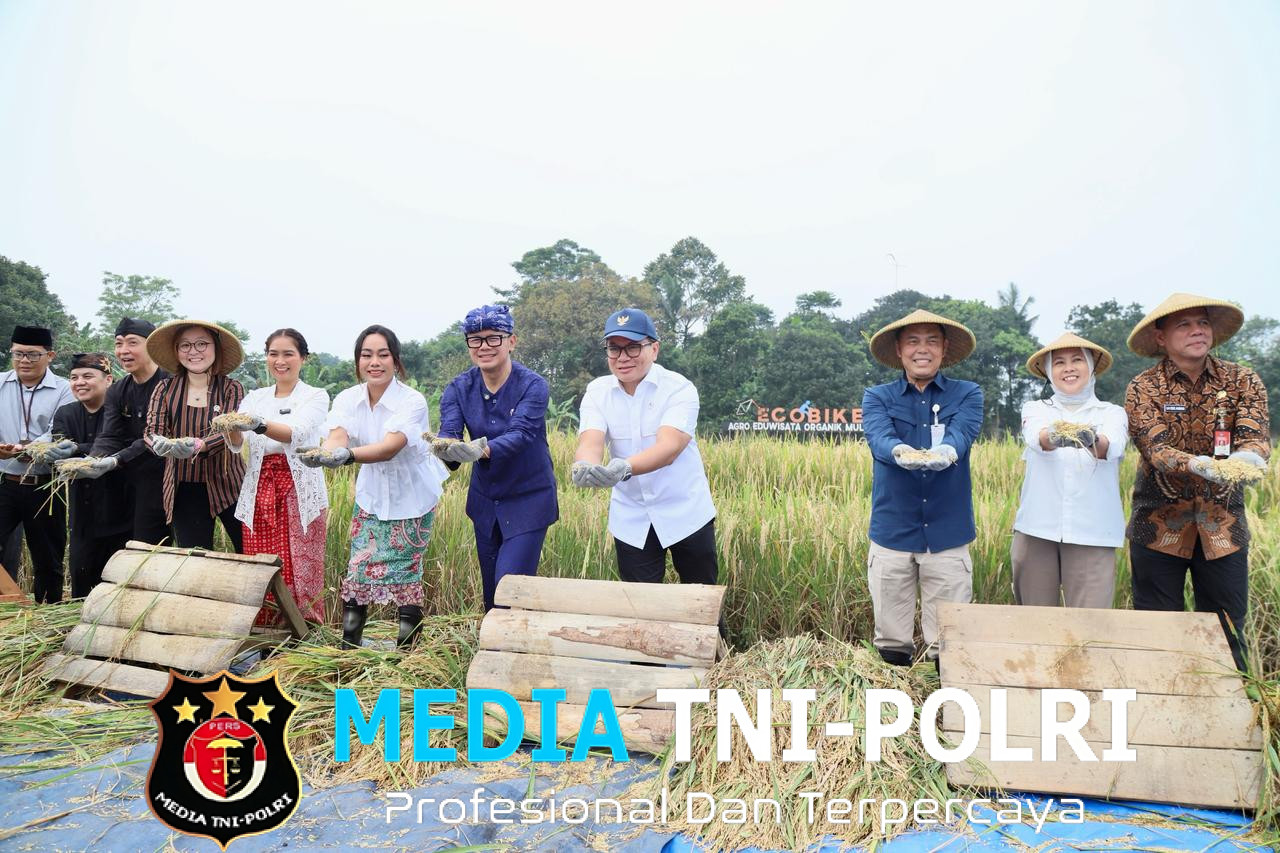 Wamendagri Bima Arya Tekankan Kemandirian dan Ketahanan Pangan dalam Panen Raya di Bogor