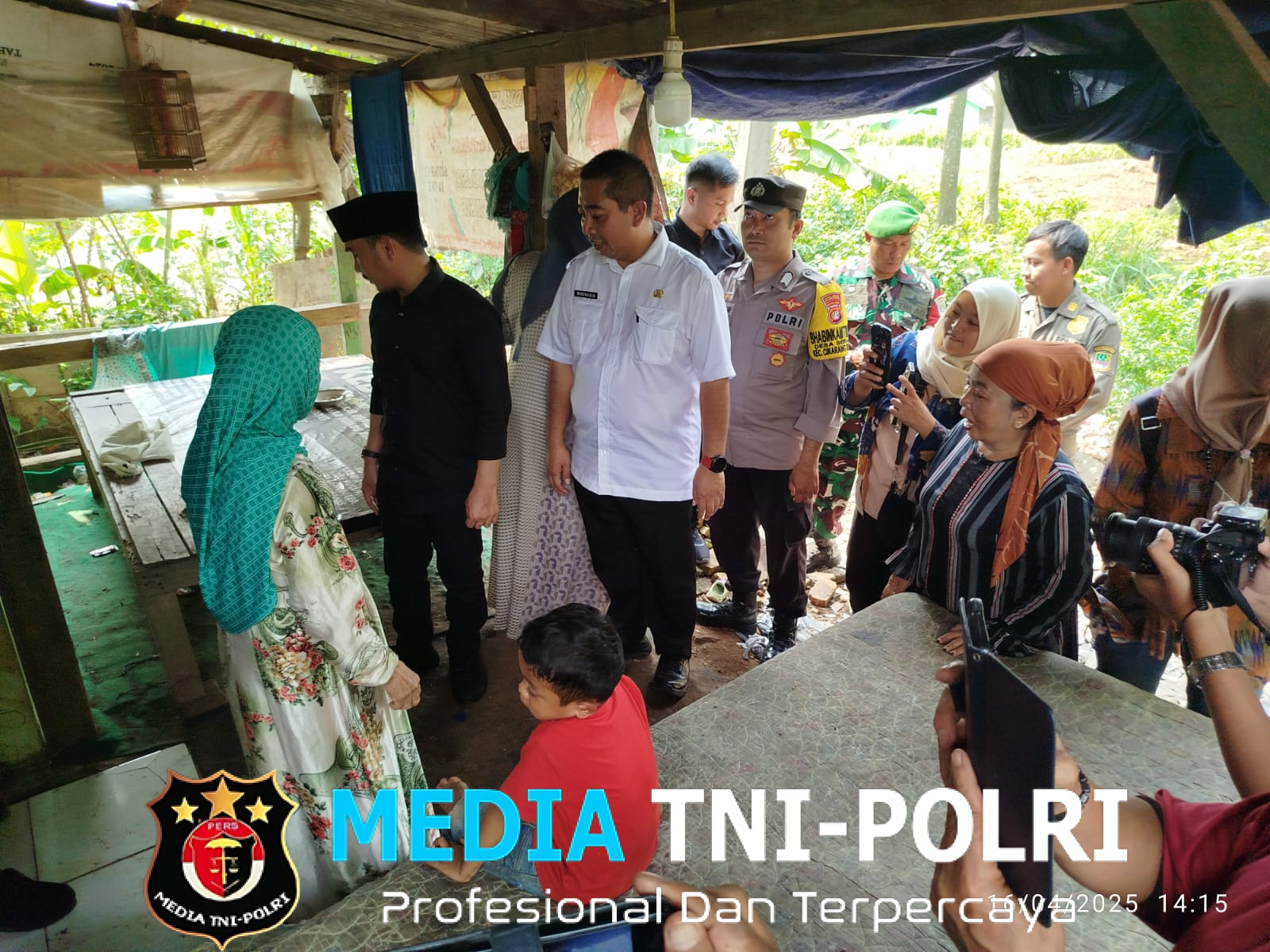 Anggota Polsek Cikarang Selatan Dampingi Bupati Bekasi Tinjau Pembangunan SPALD-S di Desa Serang