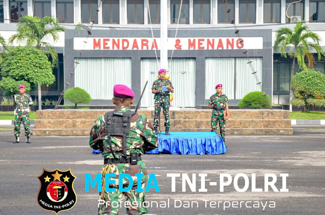 Prajurit Yonif 1 Marinir Ikuti Upacara Bendera 17-an