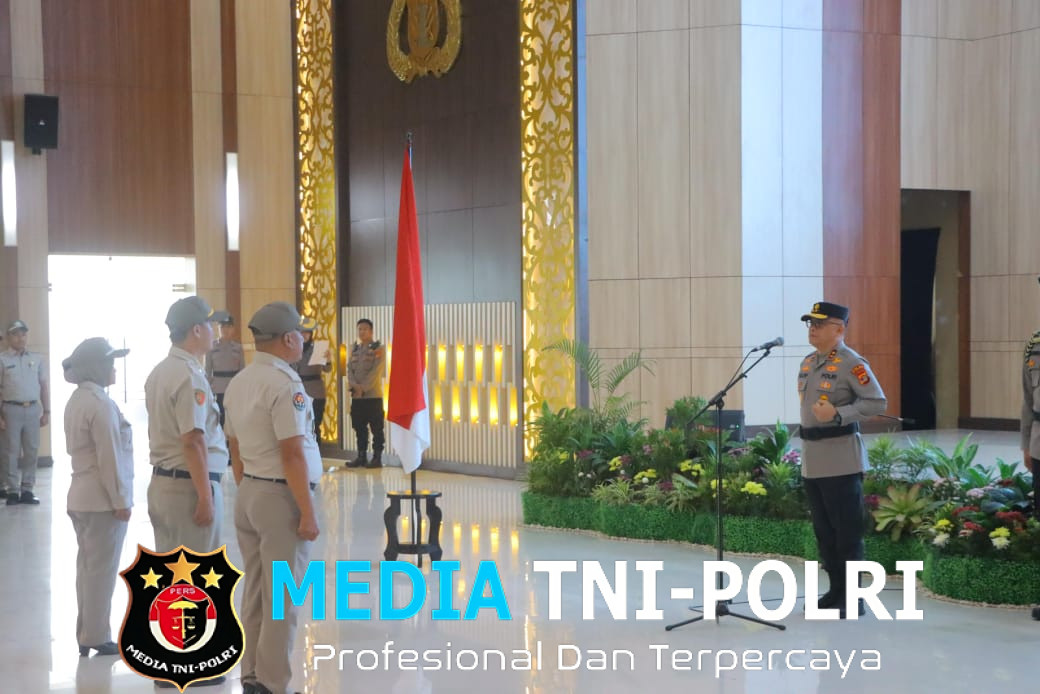 Kapolda Lampung Pimpin Upacara Kenaikan Pangkat PNS Polri