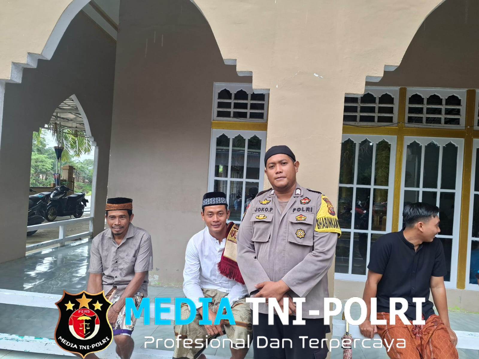 Berikan Pelayanan Prima, Polsek Kuala Behe Laksanakan Pengamanan Sholat Jumat