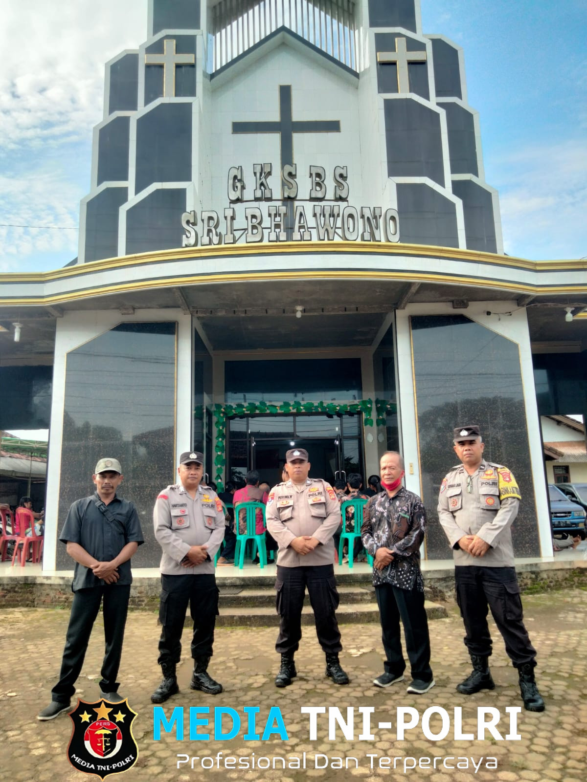 Polres Lampung Timur Terjunkan Ratusan Personel untuk Amankan Ibadah Jum’at Agung