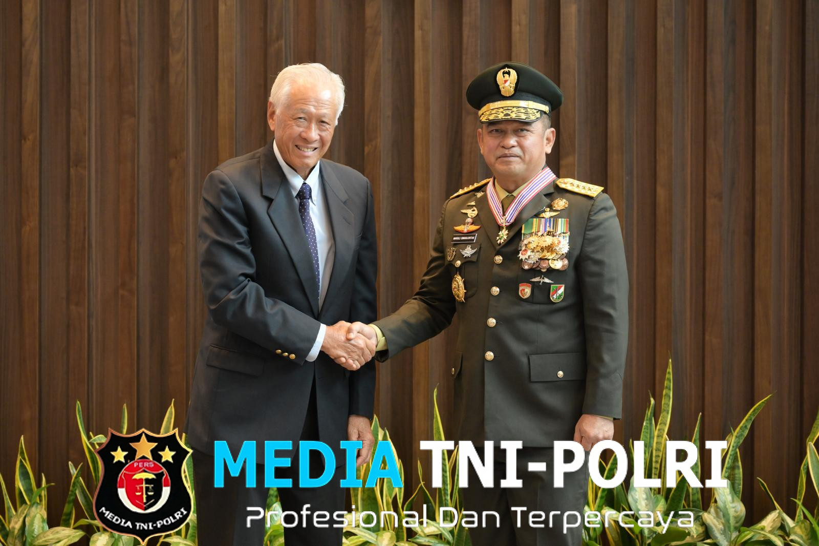 Berjasa Tingkatkan Kerja Sama Militer, Kasad Terima Medali Kehormatan dari Singapura
