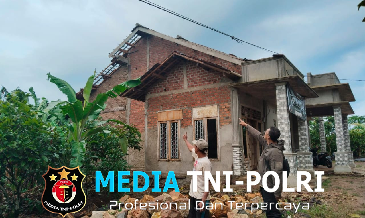 Polsek Pulau Panggung Identifikasi Rumah Diterjang Angin Kencang