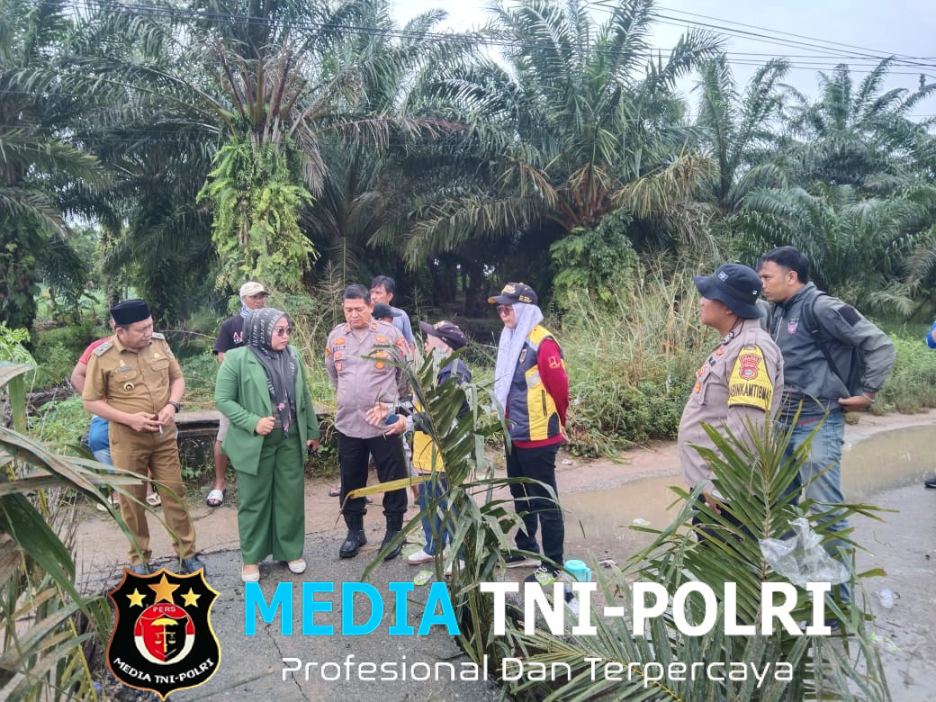 Respon Cepat Polsek Padang Ratu Terkait Jalan Provinsi yang Putus di Kampung Bumi Aji, Kapolsek Masyarakat Diminta Tetap Waspada