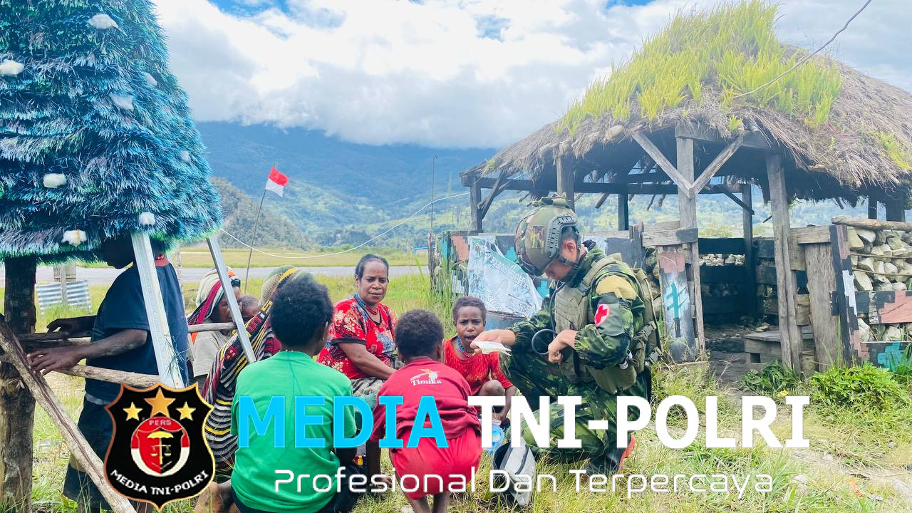 Pelayanan Kesehatan Humanis di Depan Pos Satgas TNI, Warga Datang Tanpa Paksaan