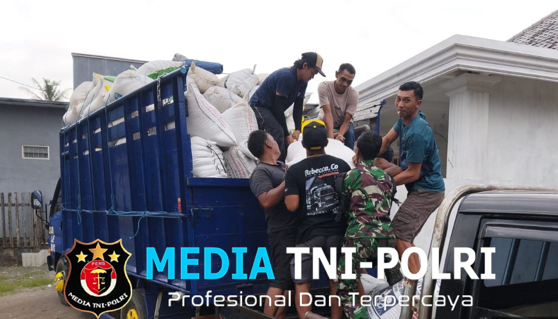 Jaga Harga dan Kesejahteraan, Babinsa Dampingi Bulog Serap Gabah Petani Turen