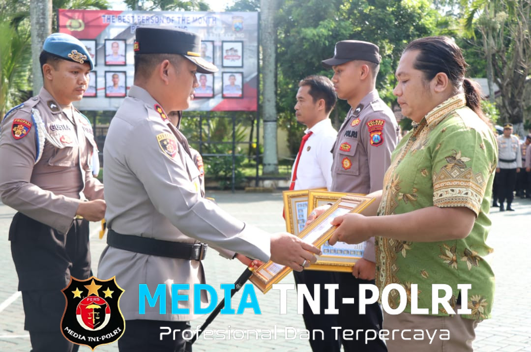 Kapolres Malang Beri Penghargaan kepada 22 Anggota dan 3 Warga yang Bantu Tugas Polisi