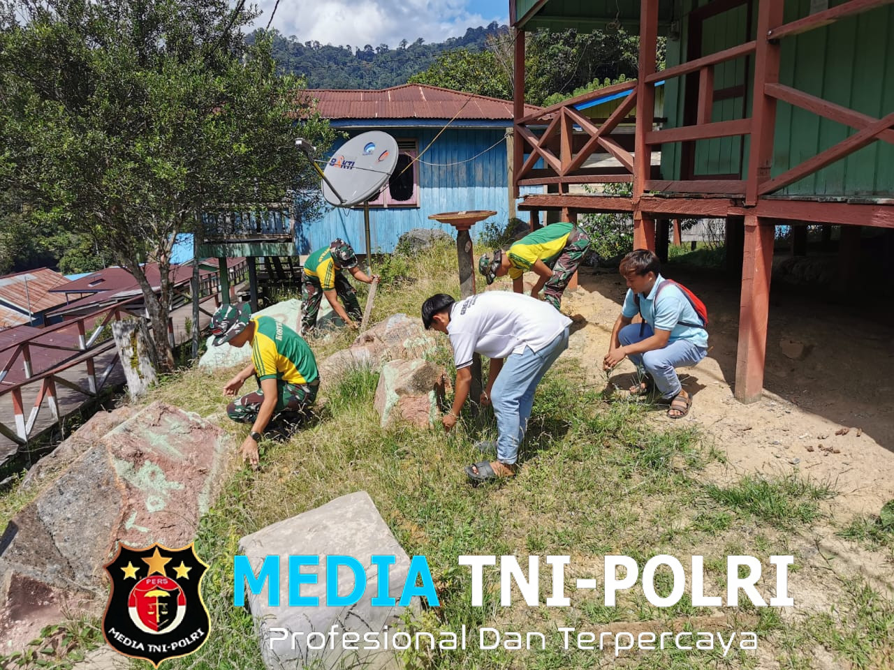 Pengabdian di Perbatasan, Satgas Pamtas RI-Malaysia Yonarmed 11 Kostrad Karya Bhakti untuk Rakyat