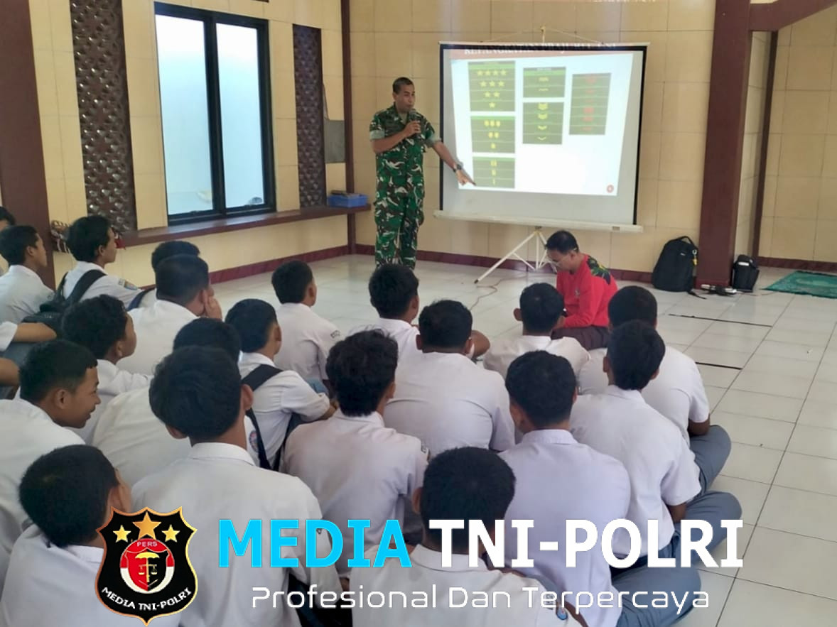 Danramil Sosialisasikan Rekruitmen TNI AD Di SMAN 1 Nogosari