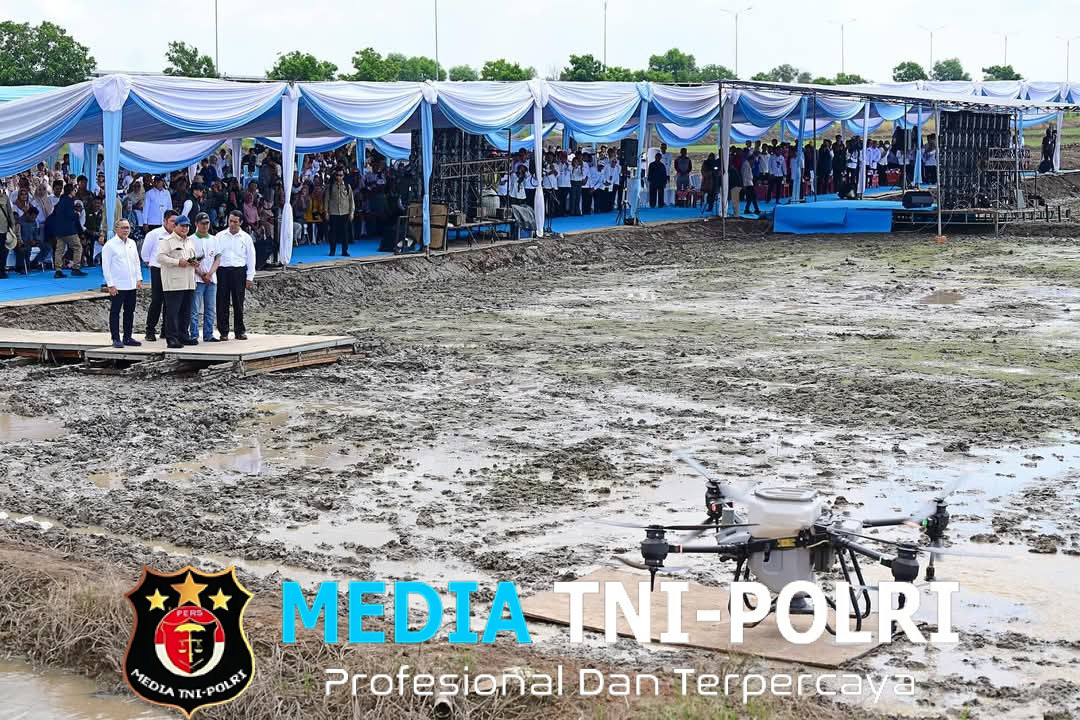 Presiden Prabowo Tebar Benih Padi dengan Teknologi Drone Pertanian
