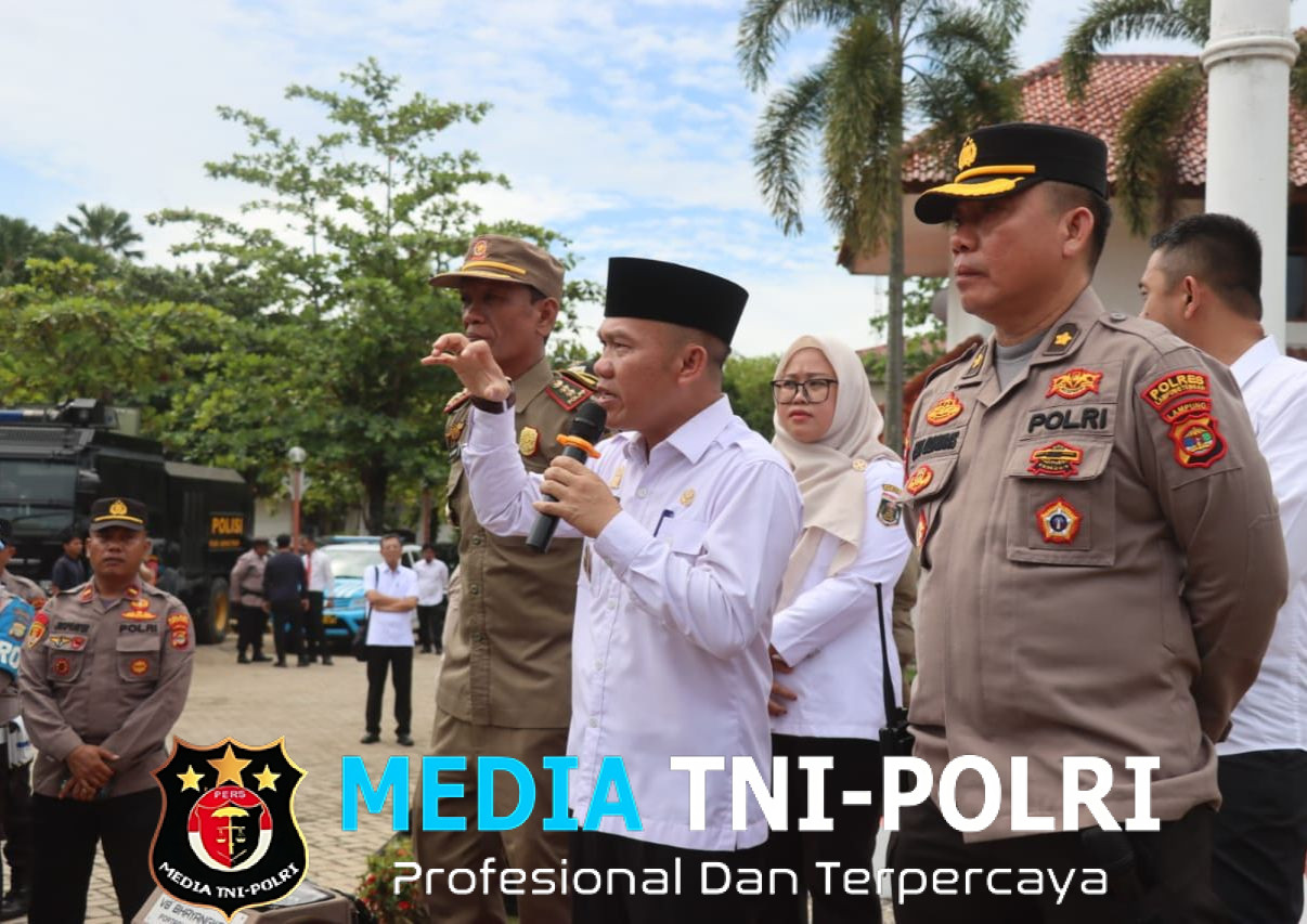 Ratusan Aparat Gabungan Amankan Aksi Unjuk Rasa Damai oleh Petani dari Tiga Kampung di Kantor Pemda Lampung Tengah