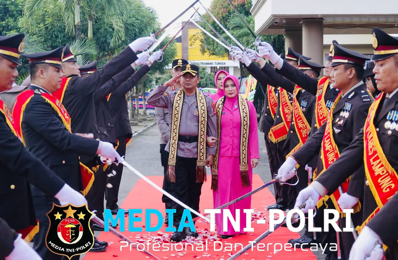 Tradisi Pedang Pora, Iringi Pisah Sambut Kapolres Lampung Tengah