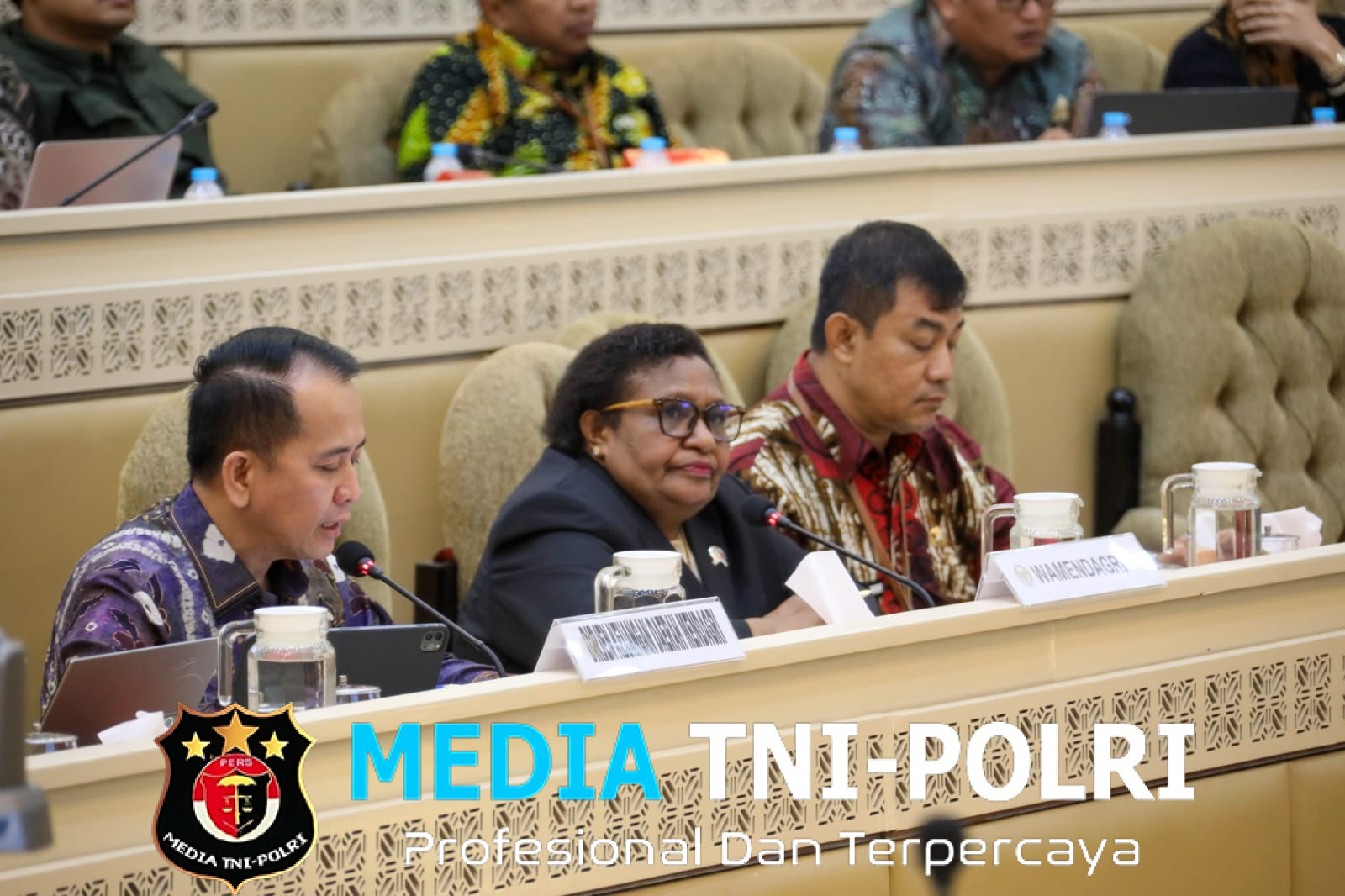 Rapat Bersama Komisi II DPR RI, Wamendagri Ribka Jelaskan Upaya Kemendagri Awasi Pengelolaan Keuangan Daerah