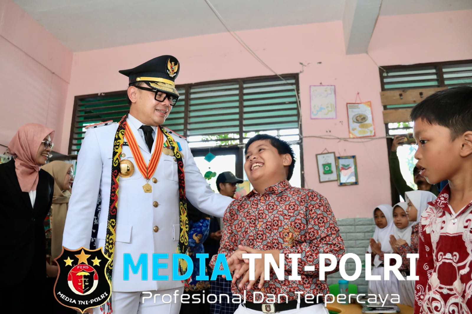 Kunjungi SDN 015 Balikpapan, Wamendagri Bima Tekankan MBG Harus Sehat, Higienis, dan Berdayakan Ekonomi Lokal