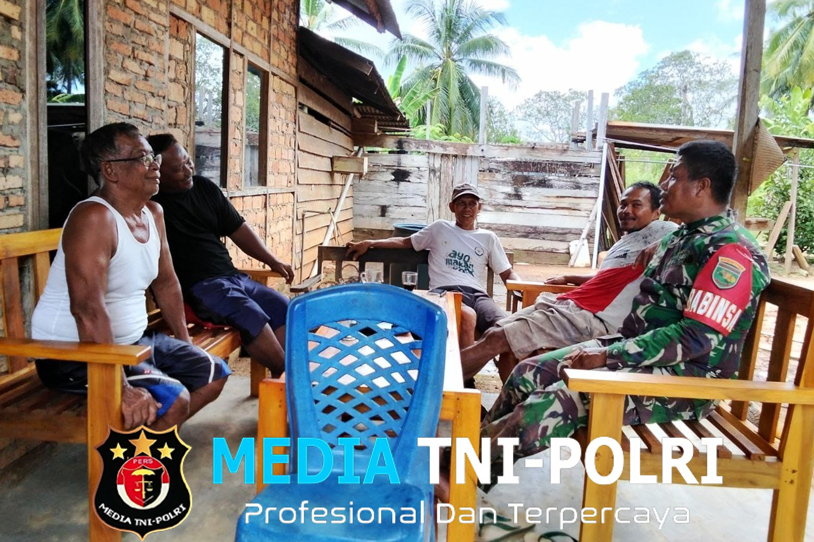 Pentingnya Menjaga Kesehatan, Babinsa Berikan Tips Kepada Warga