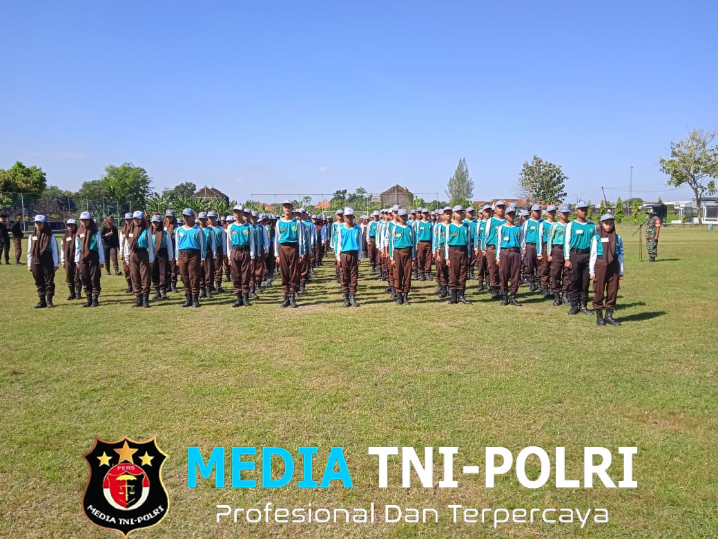 Babinsa Bekali Wasbang dan PBB Kepada Siswa Siswi SMKN I Miri