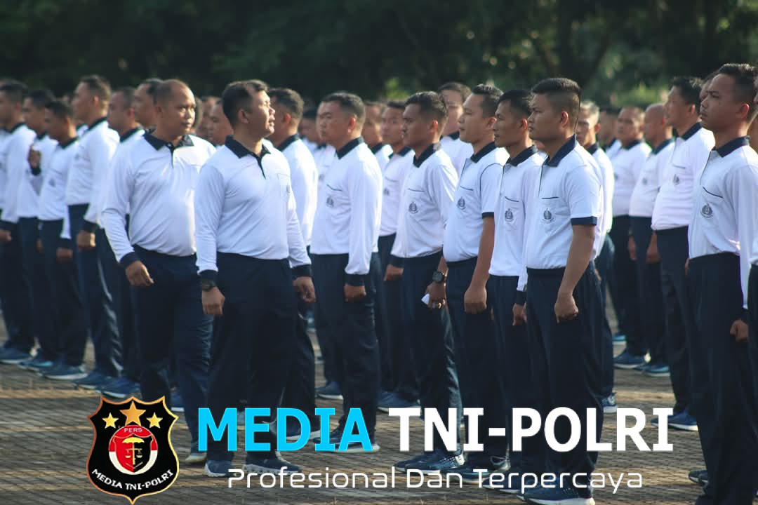 Danbrigif 4 Mar/BS Melaksanakan Olahraga Bersama dengan Prajurit Ma/Kima Brigif 4 Mar/BS Dilanjutkan Jam Komandan