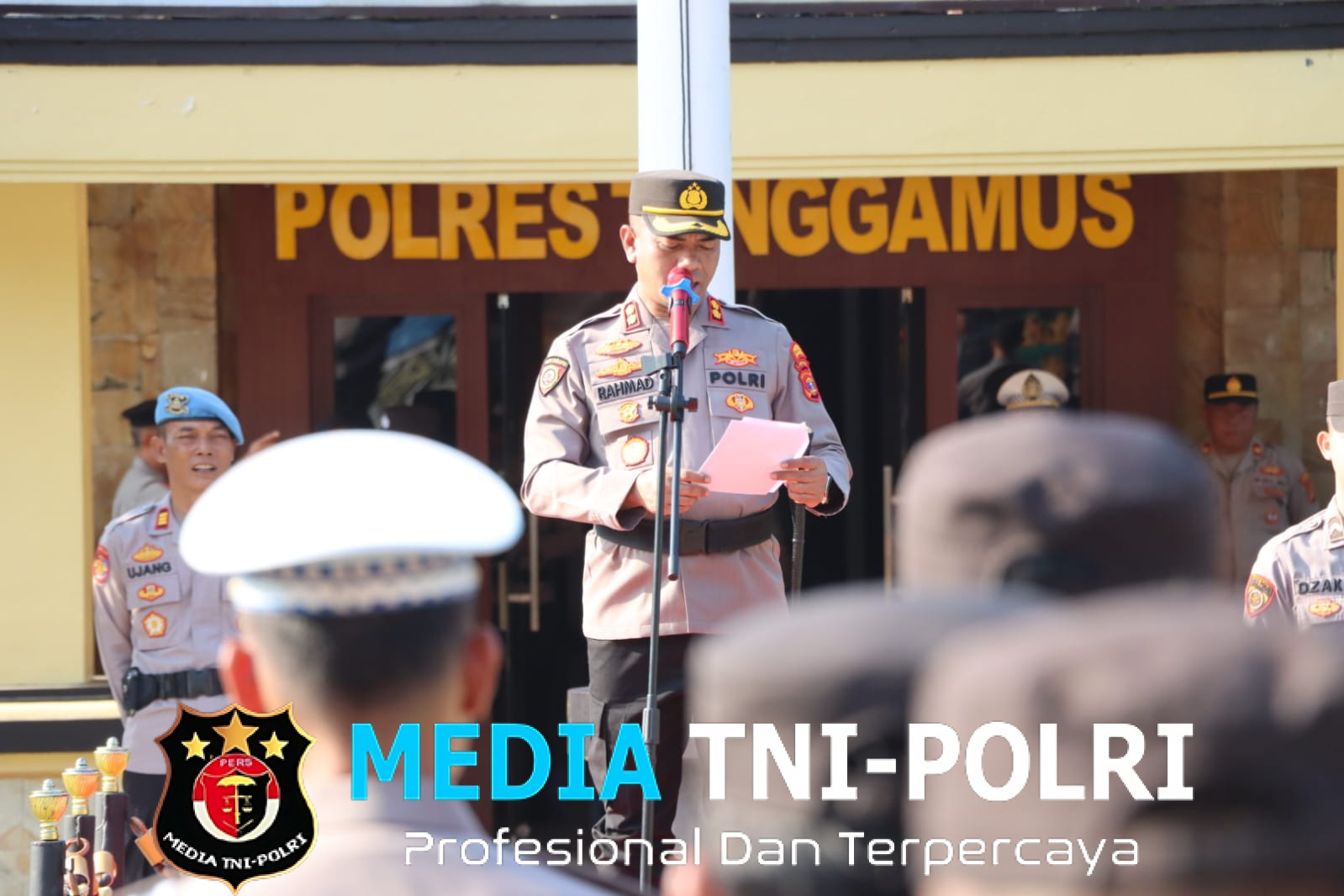 Kapolres Tanggamus Pimpin Upacara Kenaikan Pangkat Pengabdian Dua Personelnya